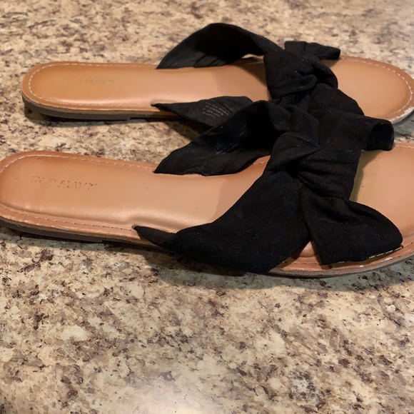 Old navy size 10 black sandals - Picture 8 of 8